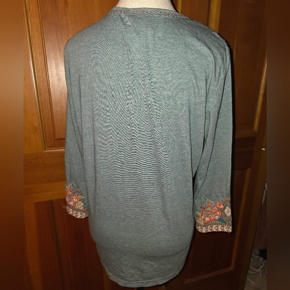 Johnny Was embroidered Blue/Green 3/4 Sleeve Pull Over Top Shirt Size Medium - Picture 3 of 10